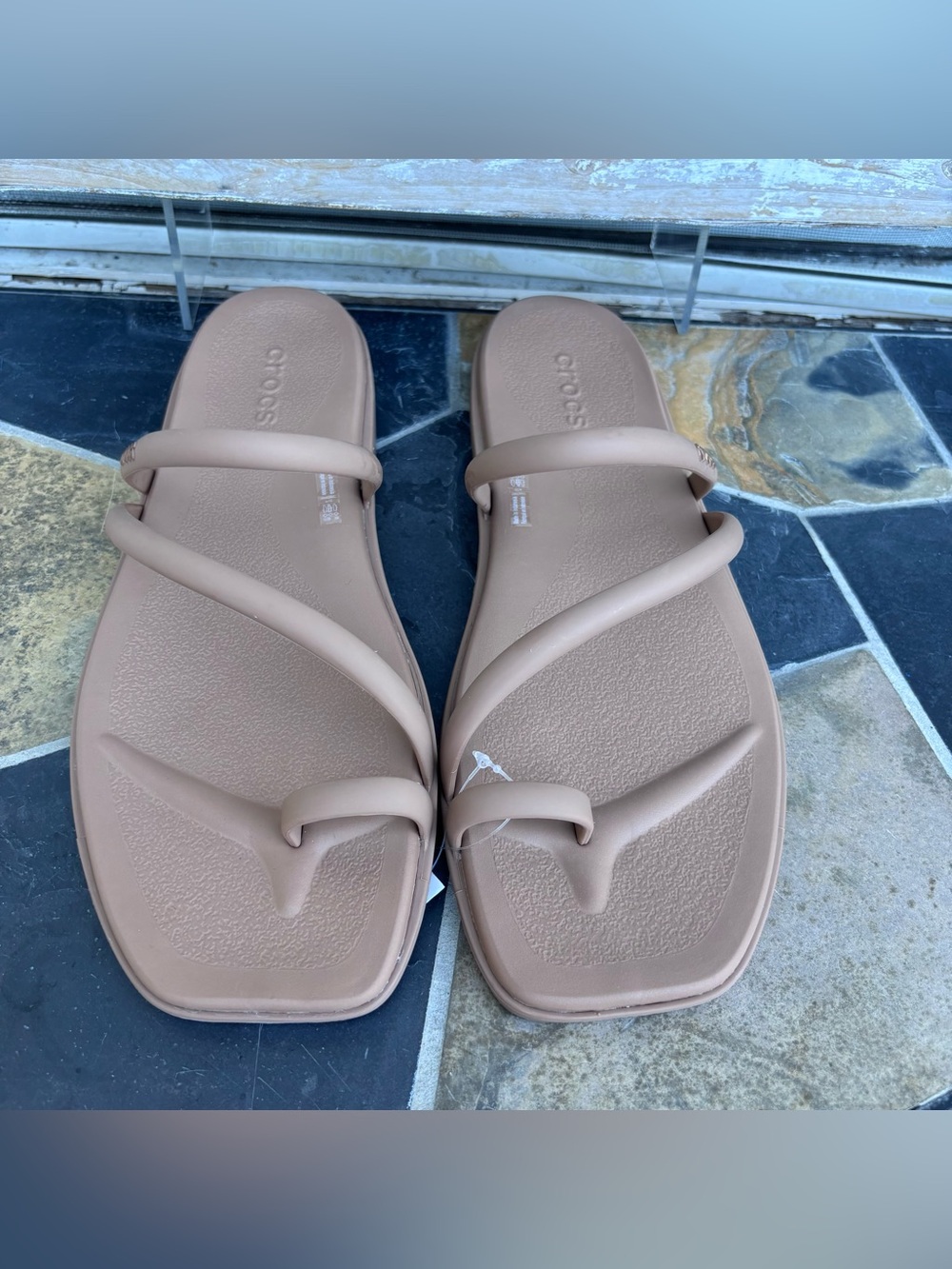 Crocs Miami Toe Loop Sandals
Women's 10